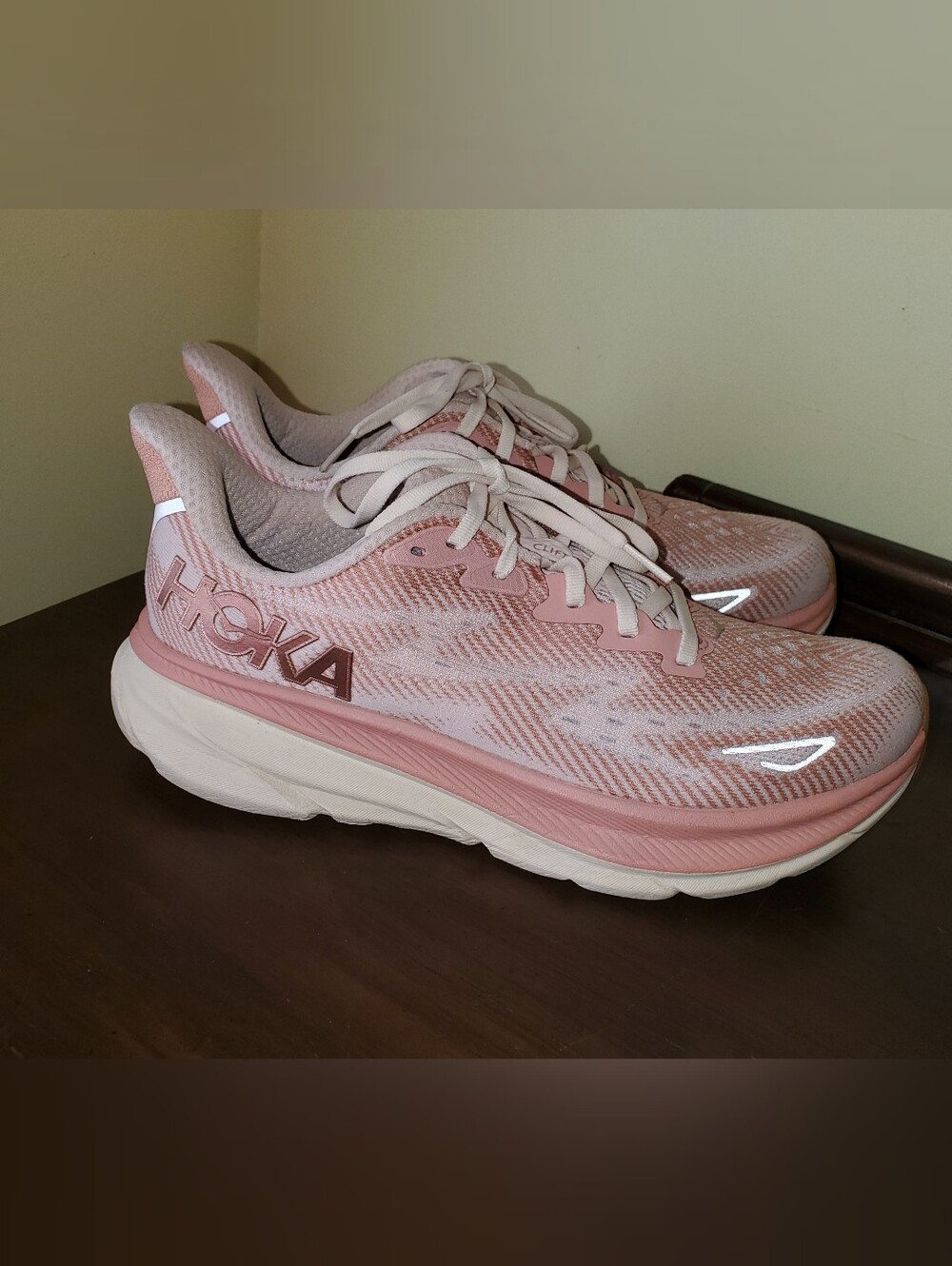Hoka Clifton 9 Sandstorm Athletic Shoes Sz 9.5 - Picture 4 of 7